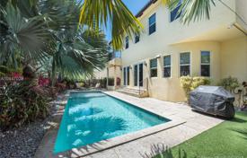 Villa – Miami Beach, Florida, Estados Unidos. $2 450 000