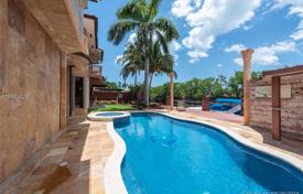 Villa – North Miami Beach, Florida, Estados Unidos. $2 395 000