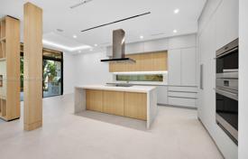 4 dormitorio casa de pueblo 332 m² en Miami, Estados Unidos. $3 900 000