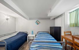 8 dormitorio casa de pueblo en Etobicoke, Canadá. C$1 289 000