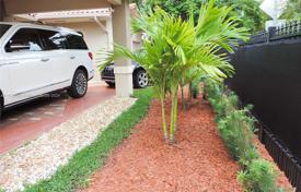5 dormitorio casa de pueblo 476 m² en Miami, Estados Unidos. $3 999 000