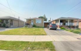 9 dormitorio casa de pueblo en North York, Canadá. C$1 750 000