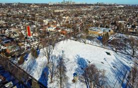 9 dormitorio adosado en Old Toronto, Canadá. C$1 617 000