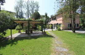 5 dormitorio villa 230 m² en Forte dei Marmi, Italia. Price on request