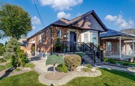 Casa de pueblo – York, Toronto, Ontario,  Canadá. C$1 598 000