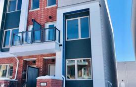 5 dormitorio adosado en North York, Canadá. C$1 708 000