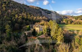 1 dormitorio villa 600 m² en Terni, Italia. 1 650 000 €
