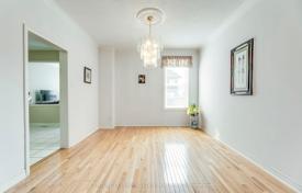 11 dormitorio casa de pueblo en Scarborough, Canadá. C$1 831 000