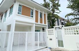 4 dormitorio casa de pueblo 160 m² en Ko Kaeo, Tailandia. $177 000