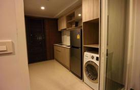 1-dormitorio apartamentos en condominio en Phra Khanong, Tailandia. $133 000