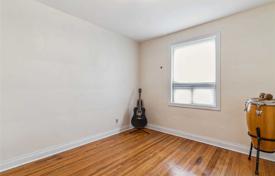 3 dormitorio casa de pueblo en Etobicoke, Canadá. C$1 828 000