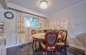 10 dormitorio casa de pueblo en Scarborough, Canadá. C$1 341 000