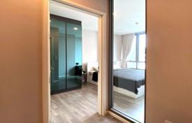 1-dormitorio apartamentos en condominio en Khlong Toei, Tailandia. $160 000