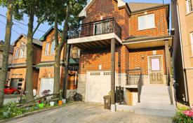 10 dormitorio casa de pueblo en Scarborough, Canadá. C$1 916 000