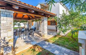 4 dormitorio casa de pueblo 200 m² en Medulin, Croacia. 550 000 €