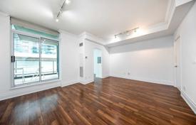5 dormitorio piso en Yonge Street, Canadá. C$902 000