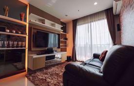 1-dormitorio apartamentos en condominio en Huai Khwang, Tailandia. $247 000