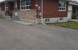 8 dormitorio casa de pueblo en Scarborough, Canadá. C$1 177 000