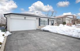 11 dormitorio casa de pueblo en Scarborough, Canadá. C$1 776 000