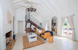 6 dormitorio villa 251 m² en Miami Beach, Estados Unidos. $1 775 000