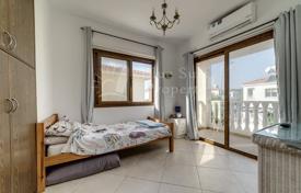 4 dormitorio villa en Agia Triada, Chipre. 350 000 €