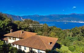 Villa – Stresa, Piedmont, Italia. 1 450 000 €