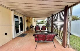 4 dormitorio casa de pueblo 197 m² en Miami, Estados Unidos. $699 000