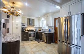 11 dormitorio casa de pueblo en Scarborough, Canadá. C$1 576 000