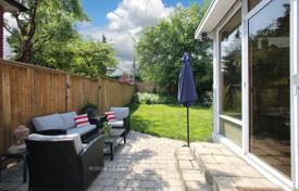 8 dormitorio casa de pueblo en Scarborough, Canadá. C$1 293 000