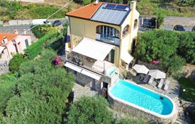 7 dormitorio piso 126 m² en Liguria, Italia. 520 000 €