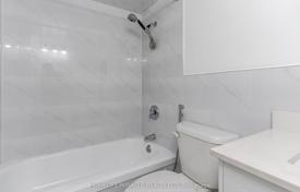 7 dormitorio piso en Scarborough, Canadá. C$803 000