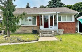 9 dormitorio casa de pueblo en Scarborough, Canadá. C$1 294 000