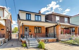 Casa de pueblo – Dufferin Street, Toronto, Ontario,  Canadá. C$1 274 000
