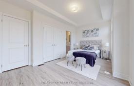 7 dormitorio adosado en North York, Canadá. C$1 426 000