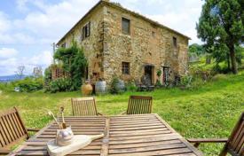 2 dormitorio villa 275 m² en Volterra, Italia. 590 000 €