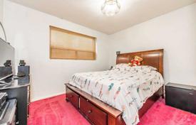 10 dormitorio adosado en North York, Canadá. C$1 069 000