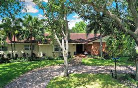 Villa – Miami, Florida, Estados Unidos. 1 014 000 €