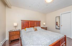 9 dormitorio casa de pueblo en Etobicoke, Canadá. C$1 941 000