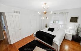 11 dormitorio casa de pueblo en Scarborough, Canadá. C$1 552 000