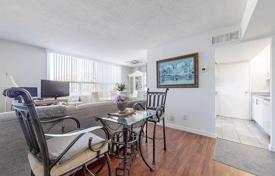8 dormitorio piso en North York, Canadá. C$960 000