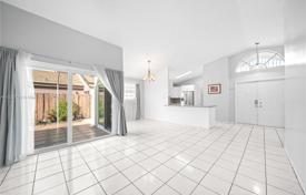 4 dormitorio casa de pueblo 146 m² en Miami, Estados Unidos. $599 000