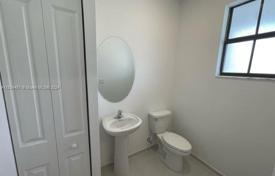 3 dormitorio casa de pueblo 200 m² en Miami, Estados Unidos. $485 000