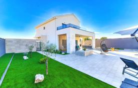 5 dormitorio casa de pueblo 139 m² en Novi Vinodolski, Croacia. 830 000 €