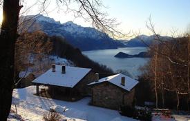 Villa – Lago Como, Lombardía, Italia. 2 900 €  por semana
