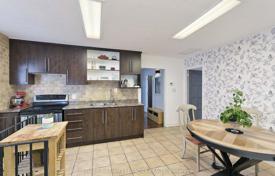 7 dormitorio casa de pueblo en North York, Canadá. C$1 173 000