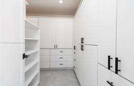 4 dormitorio casa de pueblo 286 m² en Miami, Estados Unidos. $1 500 000