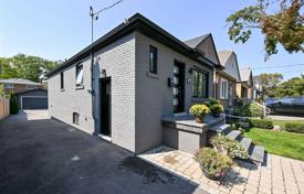 Casa de pueblo – Etobicoke, Toronto, Ontario,  Canadá. C$1 672 000