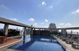 2-dormitorio apartamentos en condominio en Khlong Toei, Tailandia. $557 000