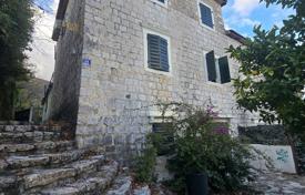 4 dormitorio casa de pueblo 185 m² en Kamenari, Montenegro. 320 000 €