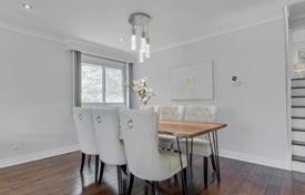 10 dormitorio casa de pueblo en North York, Canadá. C$2 577 000